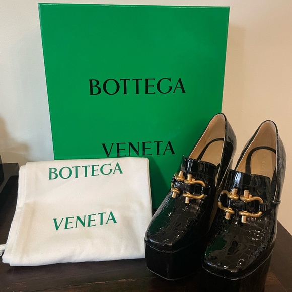 BOTTEGA VENETA MOSTRA 145 CROC-EFFECT LEATHER PLATFORM PUMPS - Picture 1 of 5